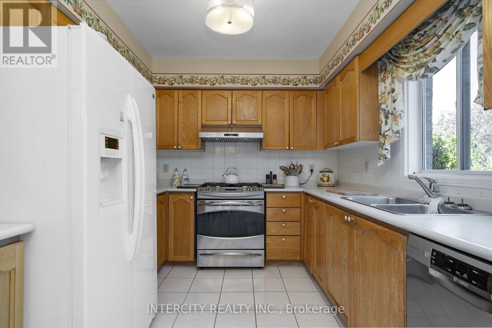 35 Avro Road Property Photo 12