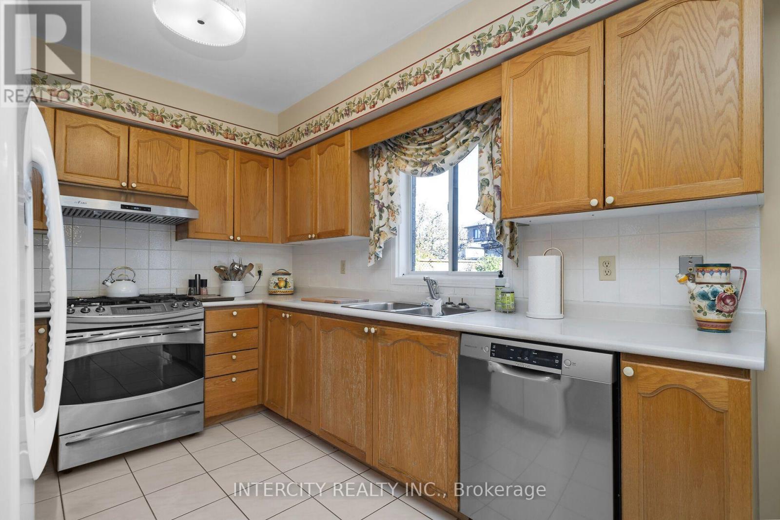 35 Avro Road Property Photo 13