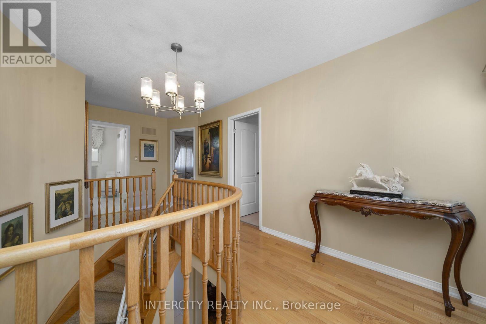 35 Avro Road Property Photo 25