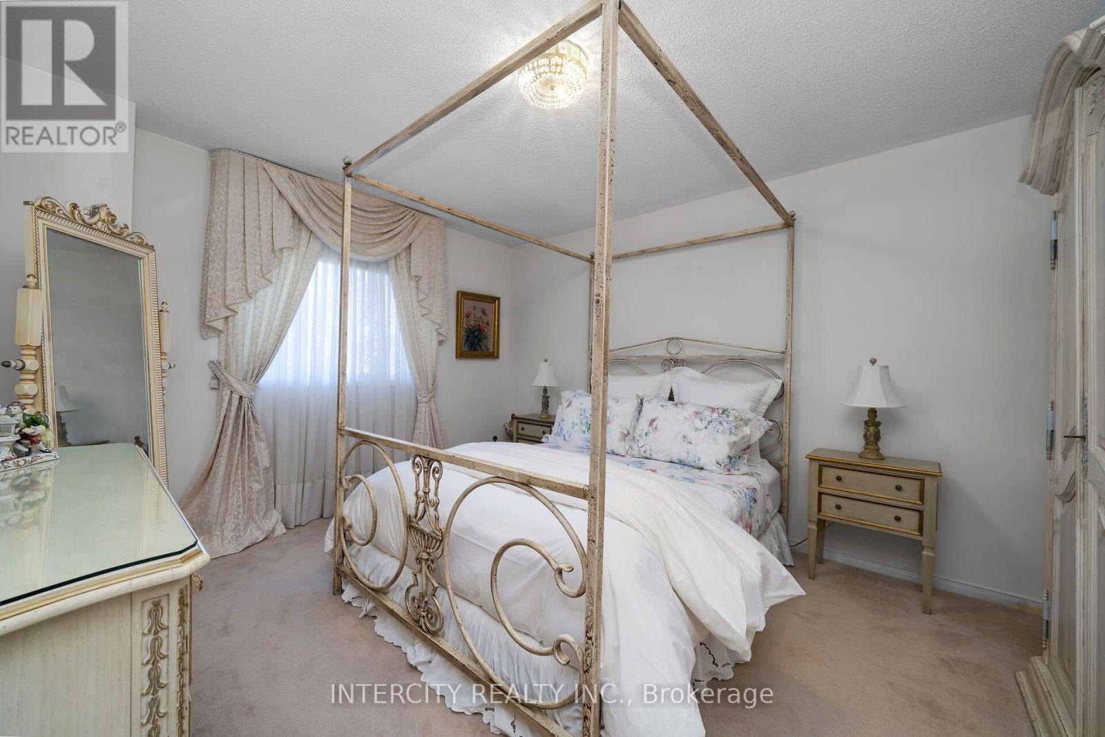 35 Avro Road Property Photo 28