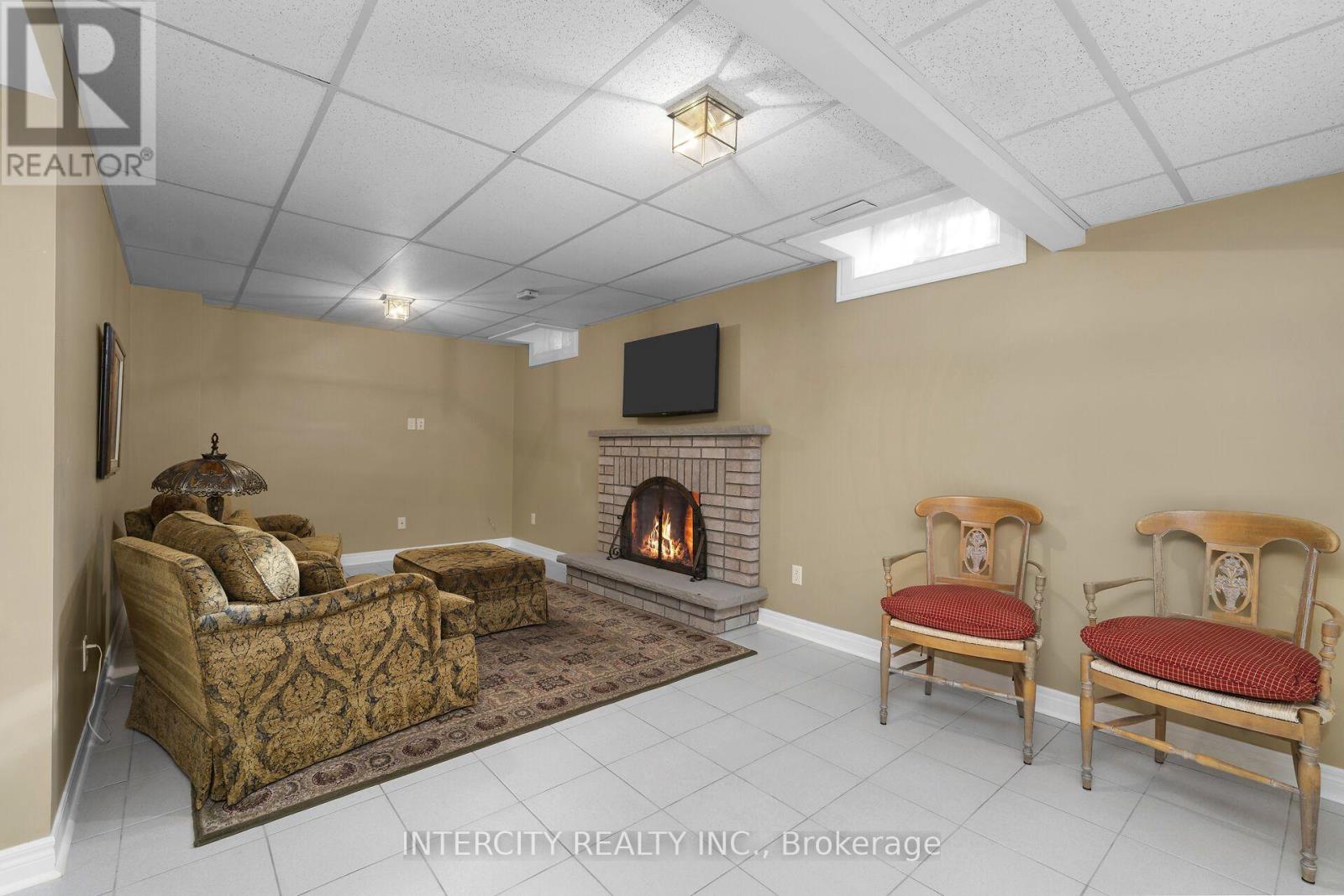 35 Avro Road Property Photo 31