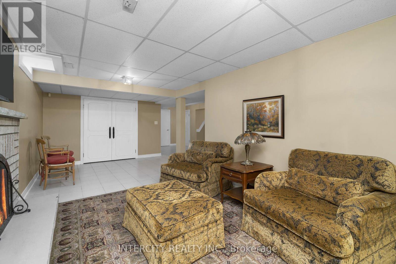 35 Avro Road Property Photo 32