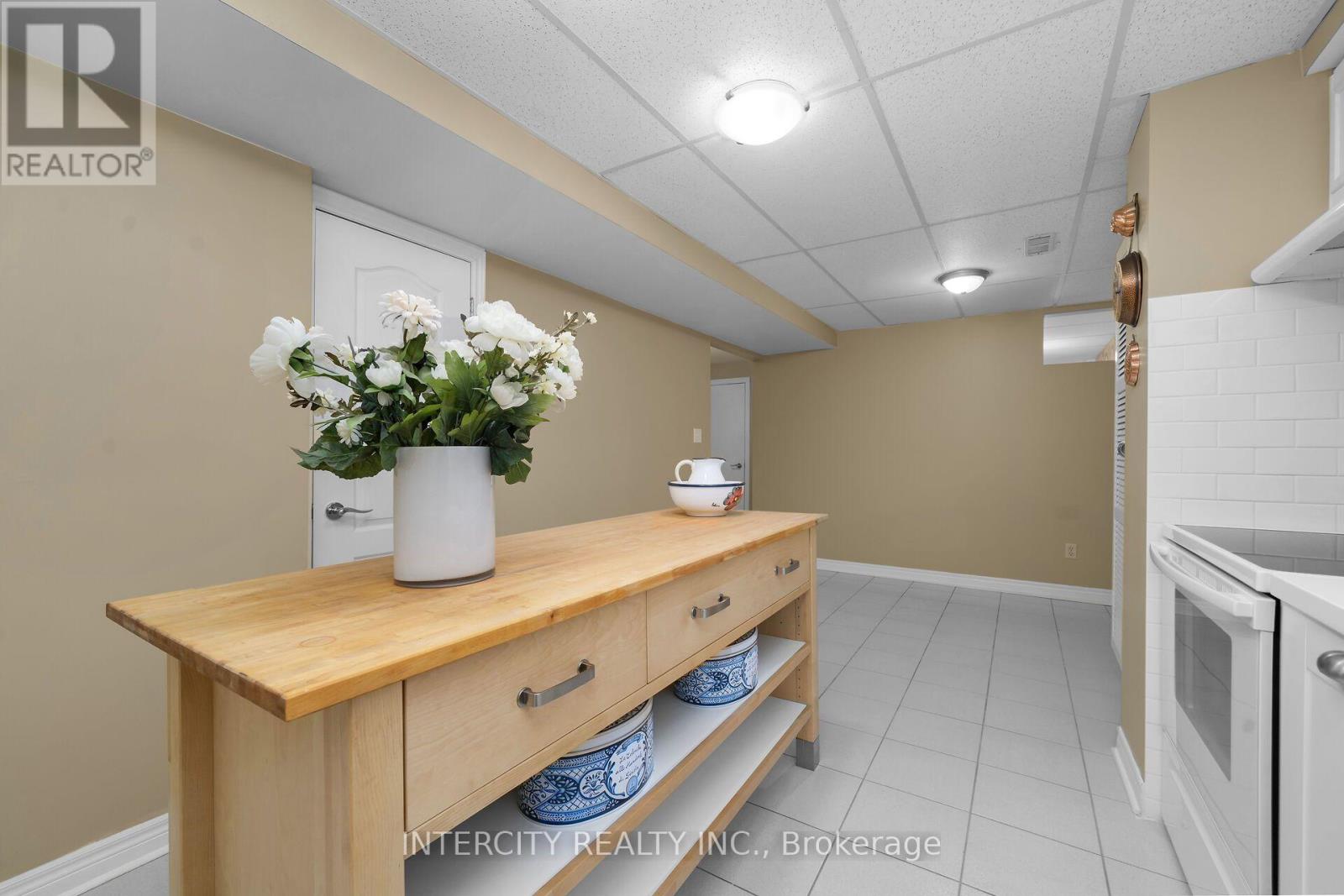 35 Avro Road Property Photo 34