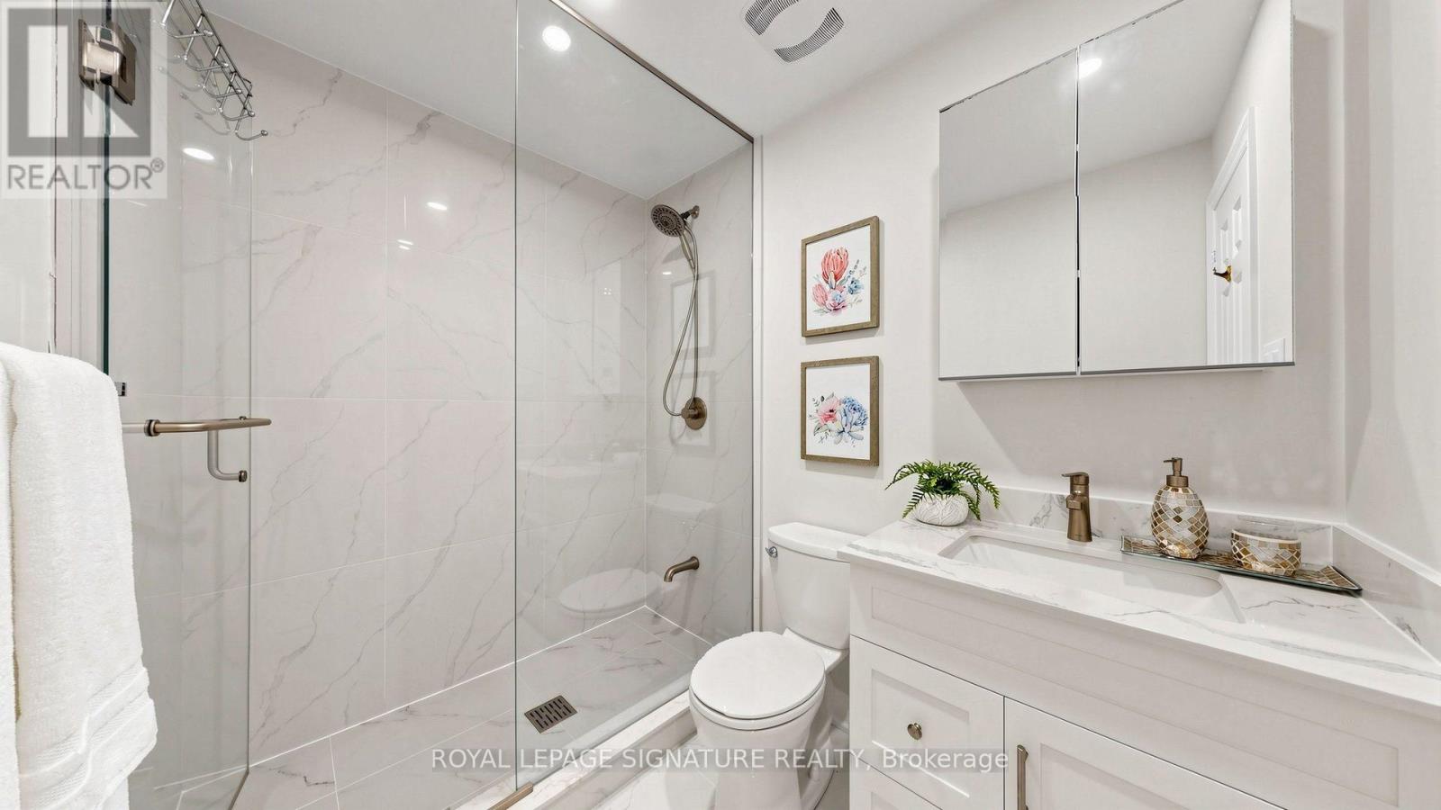 16 Meyer Circle Property Photo 8