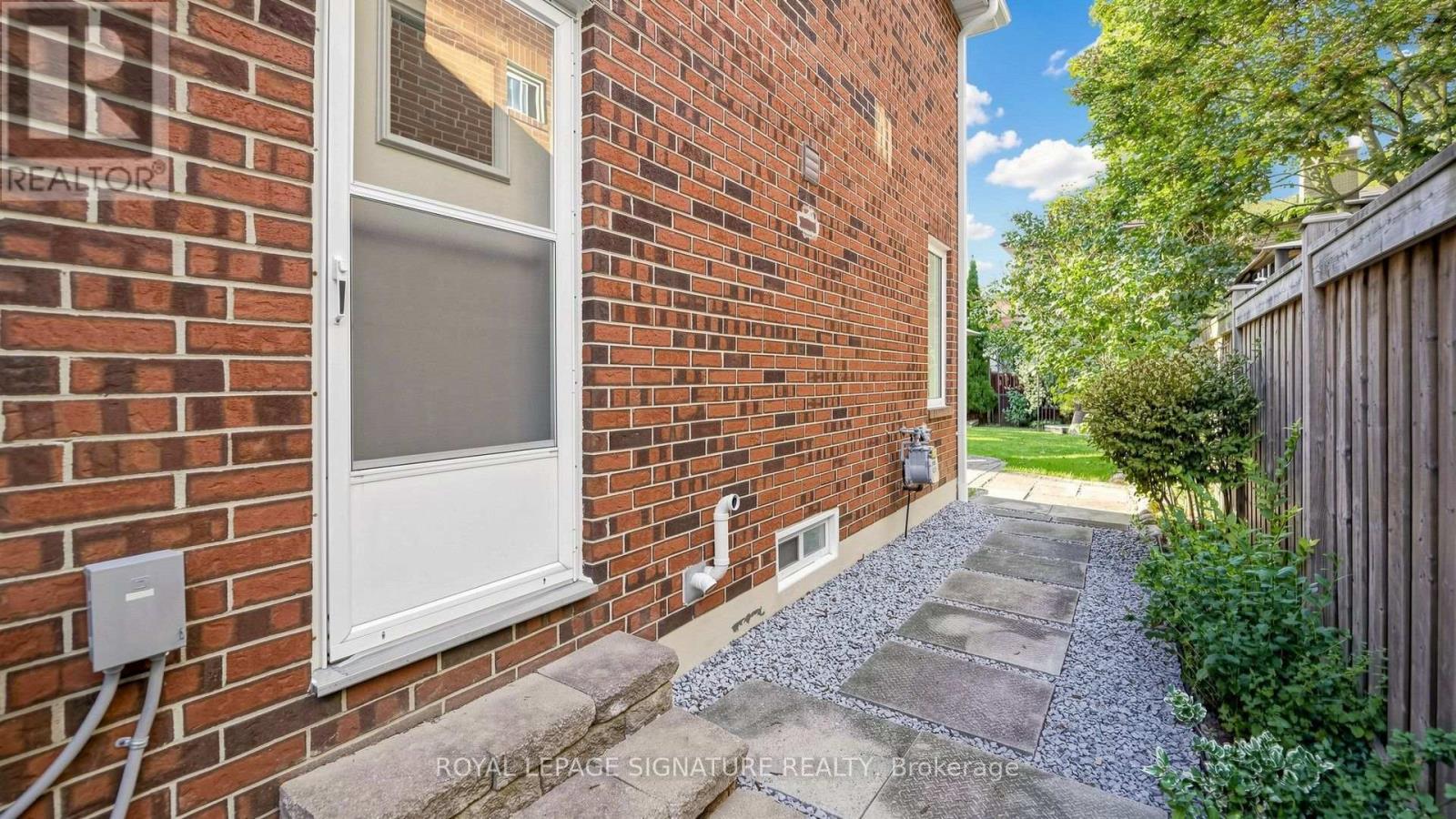 16 Meyer Circle Property Photo 19