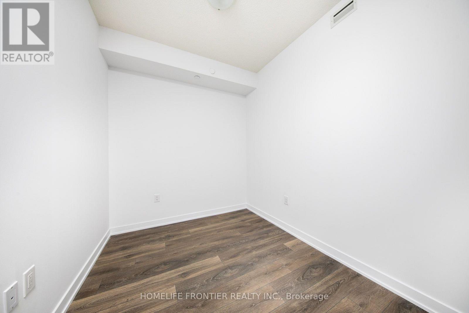 1712 - 38 Honeycrisp Crescent Property Photo 6