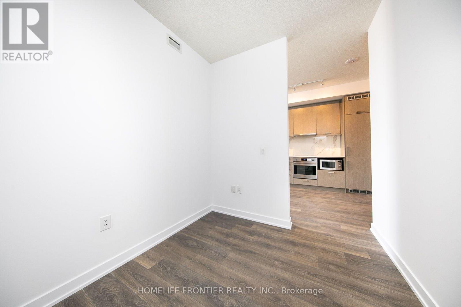 1712 - 38 Honeycrisp Crescent Property Photo 7