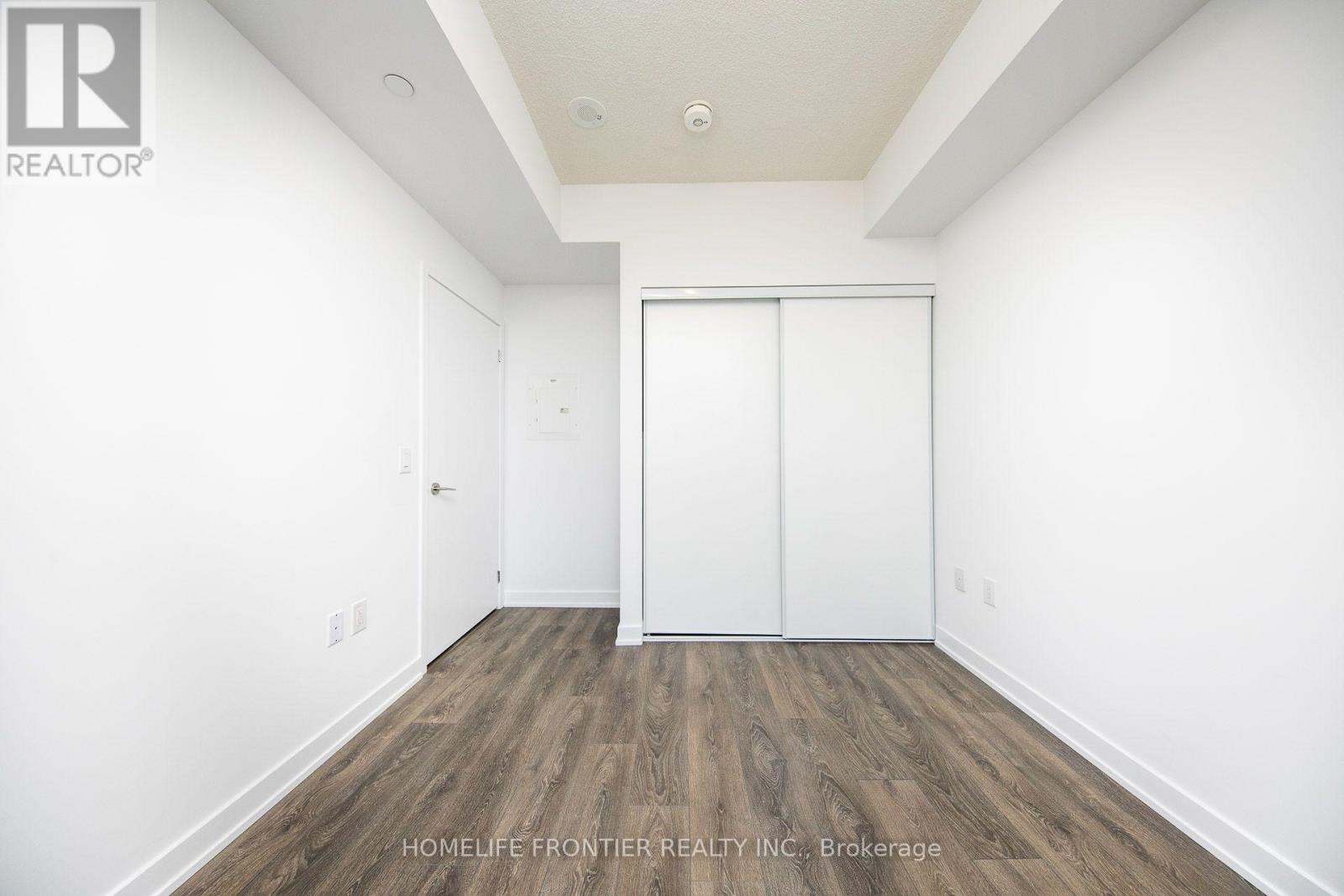 1712 - 38 Honeycrisp Crescent Property Photo 15