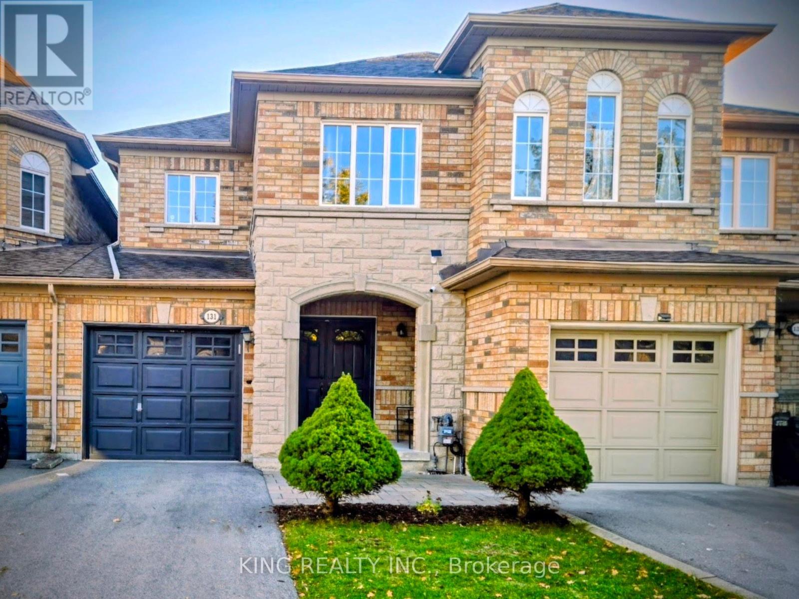 131 Royal Appian Crescent Property Photo 1