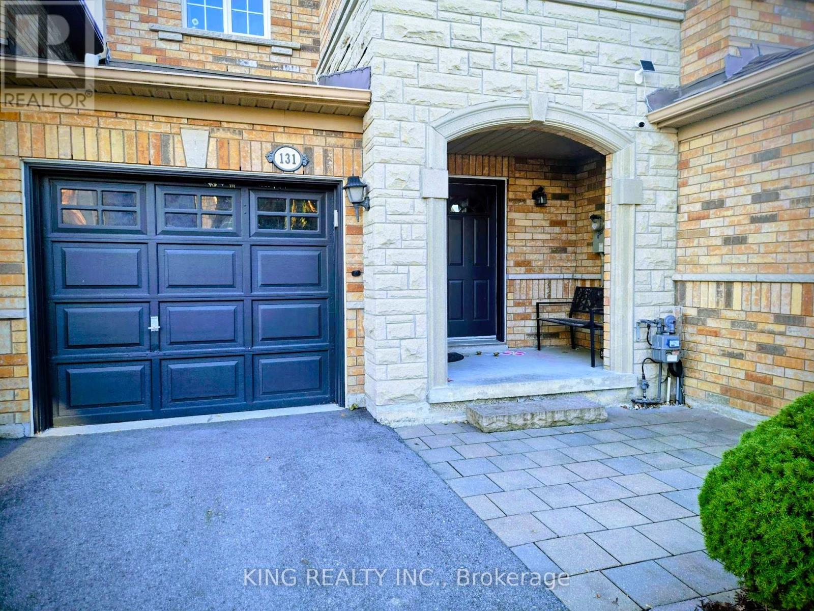 131 Royal Appian Crescent Property Photo 2