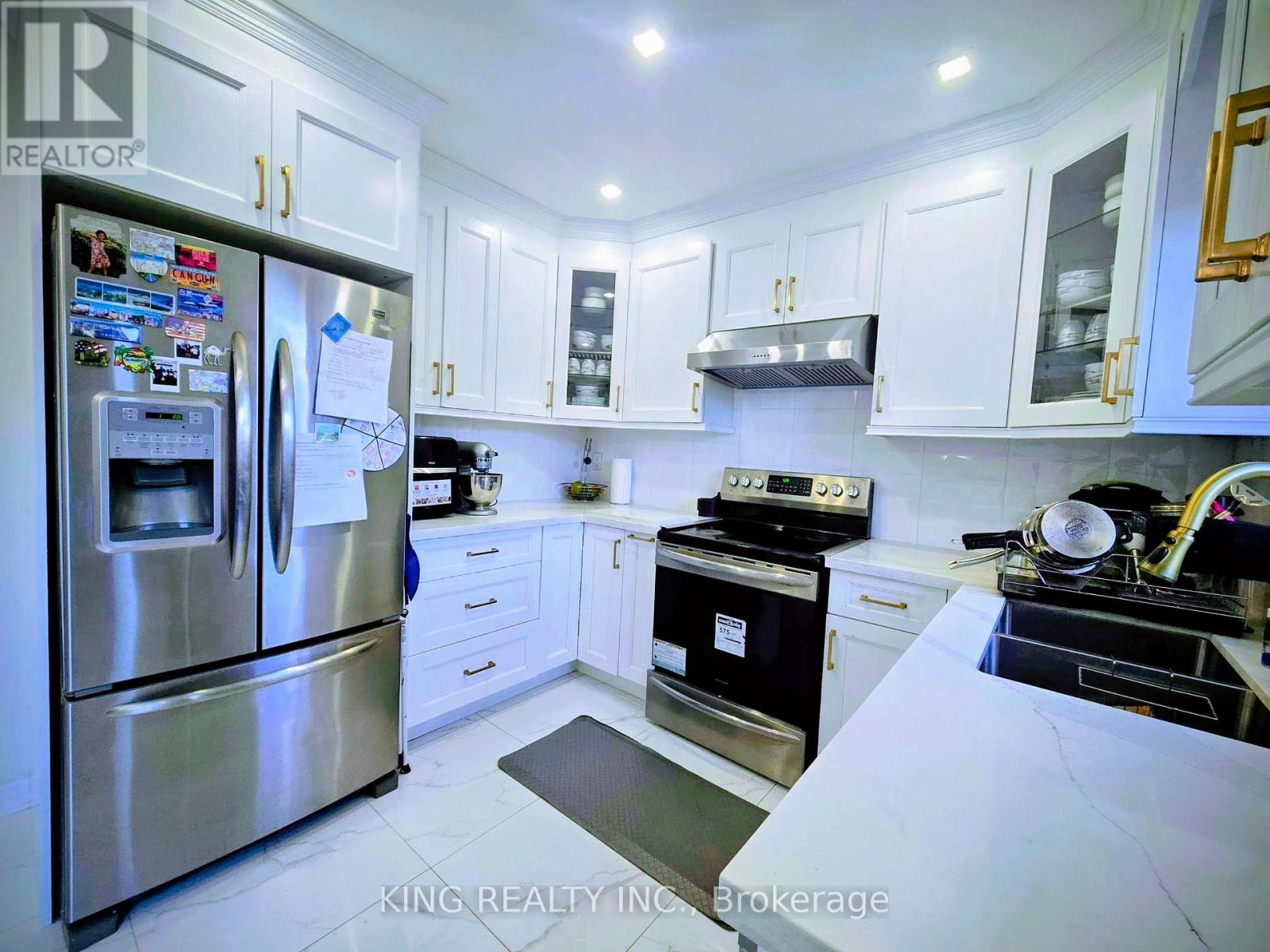 131 Royal Appian Crescent Property Photo 8