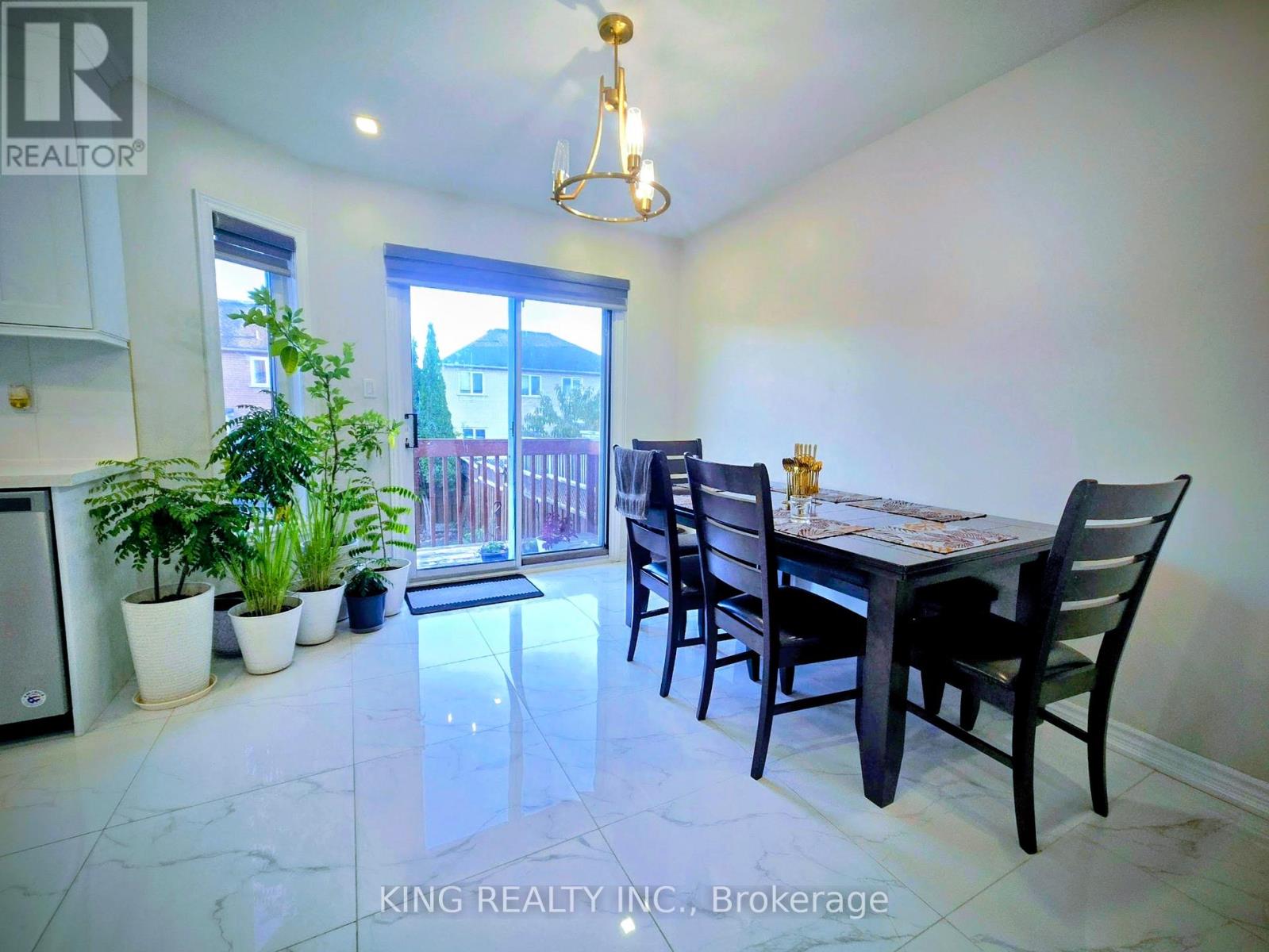 131 Royal Appian Crescent Property Photo 10