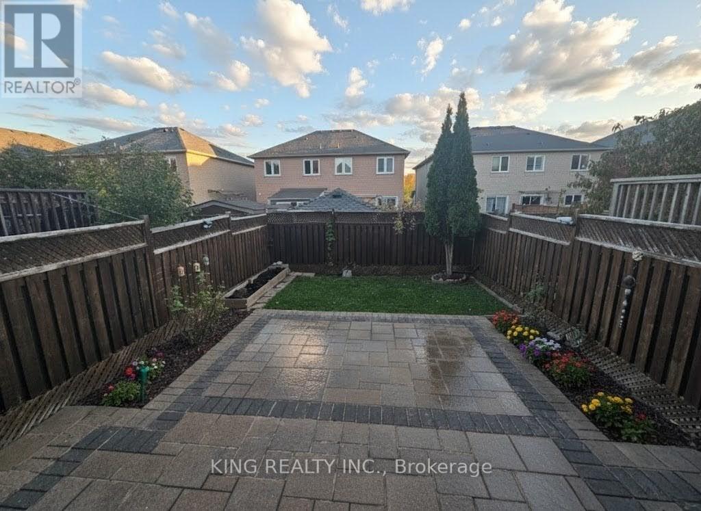 131 Royal Appian Crescent Property Photo 12