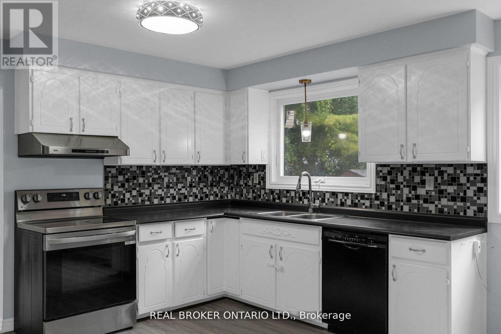 8626 5th Side Road Property Photo 11