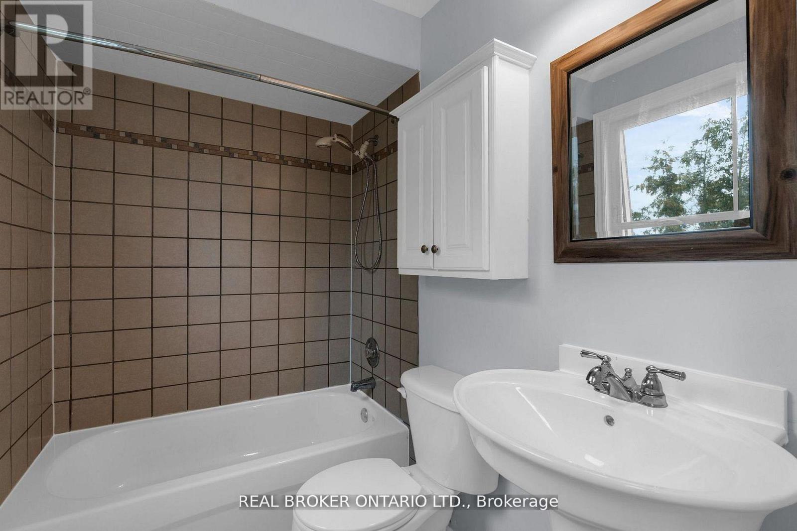 8626 5th Side Road Property Photo 16