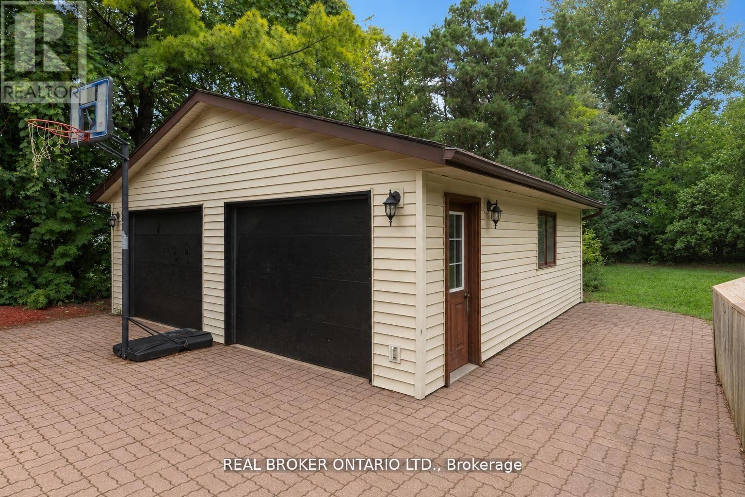 8626 5th Side Road Property Photo 28