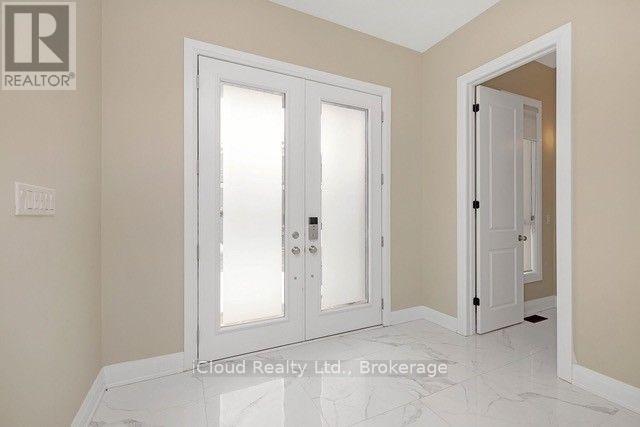 38 Pine Hill Crescent Property Photo 3