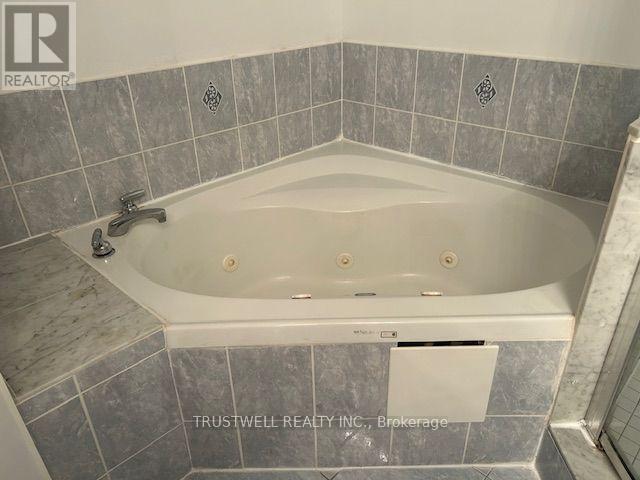 905 - 130 Pond Drive Property Photo 9