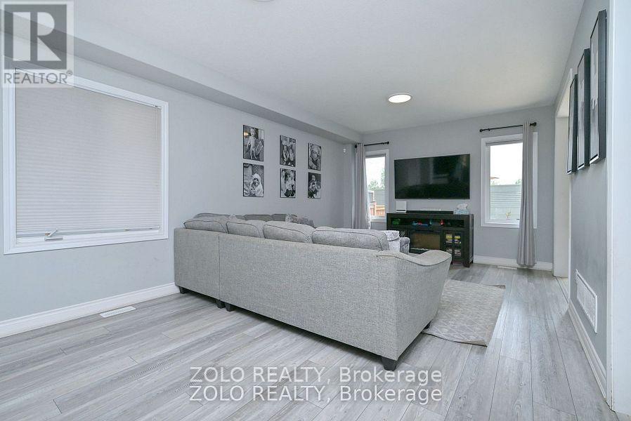 69 Walker Boulevard Property Photo 5