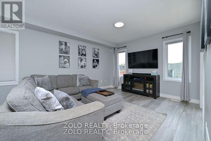 69 Walker Boulevard Property Photo 6
