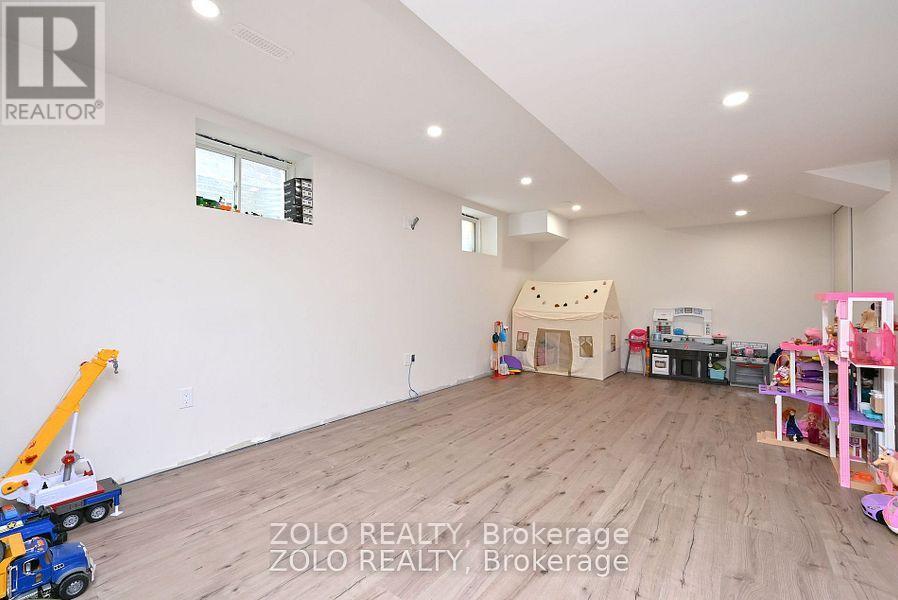 69 Walker Boulevard Property Photo 32