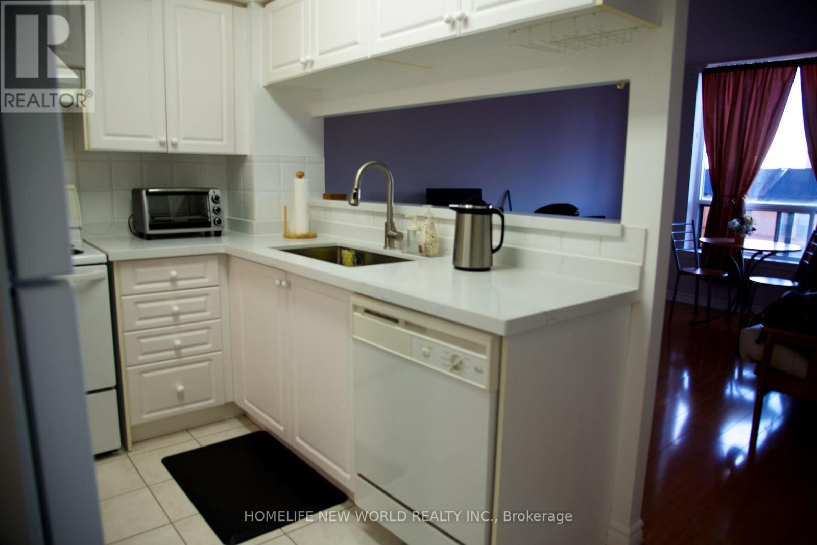 507 - 9015 Leslie Street Property Photo 12