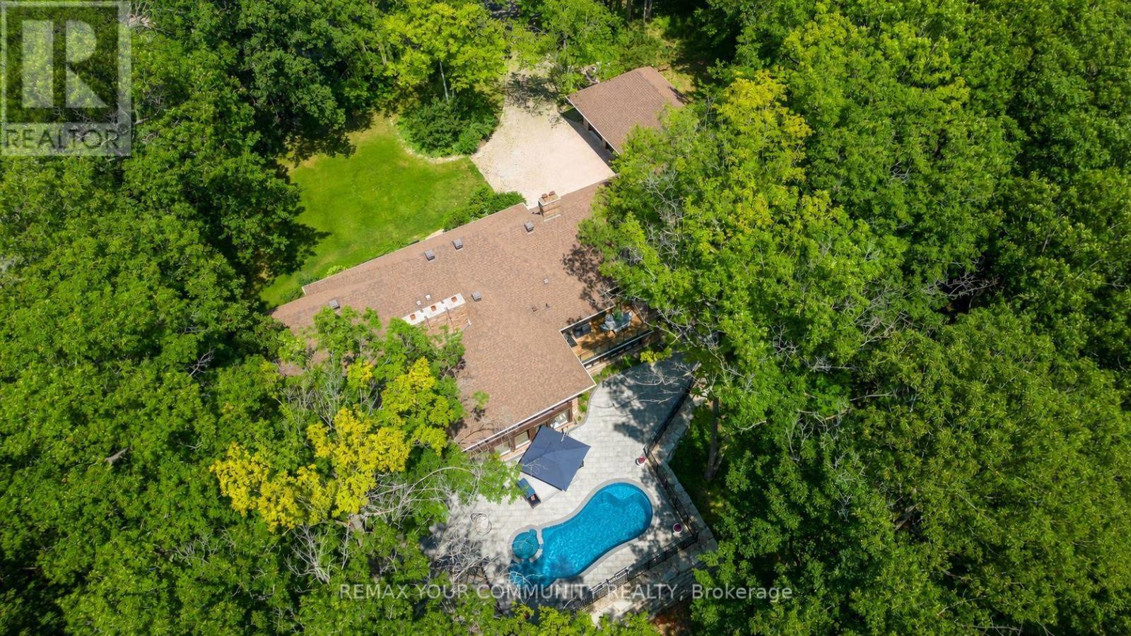 76 Trailwood Crescent Property Photo 2