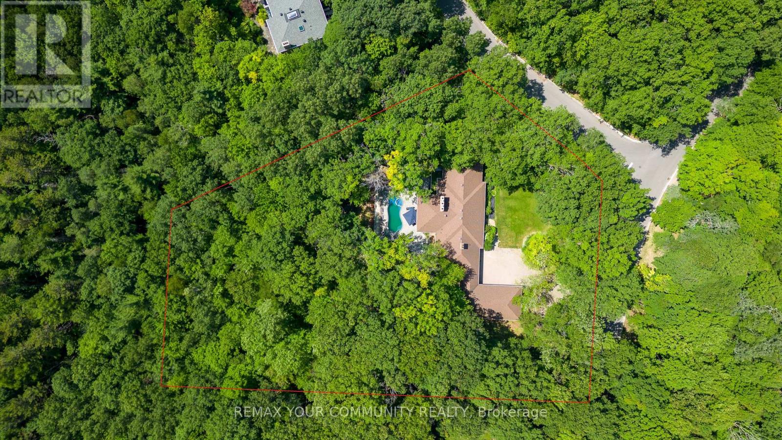 76 Trailwood Crescent Property Photo 3