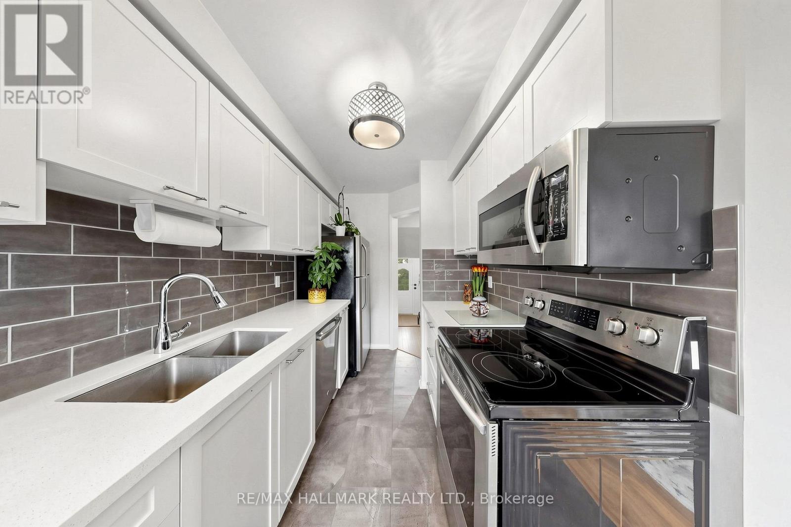 5 Evelyn Buck Lane Property Photo 7