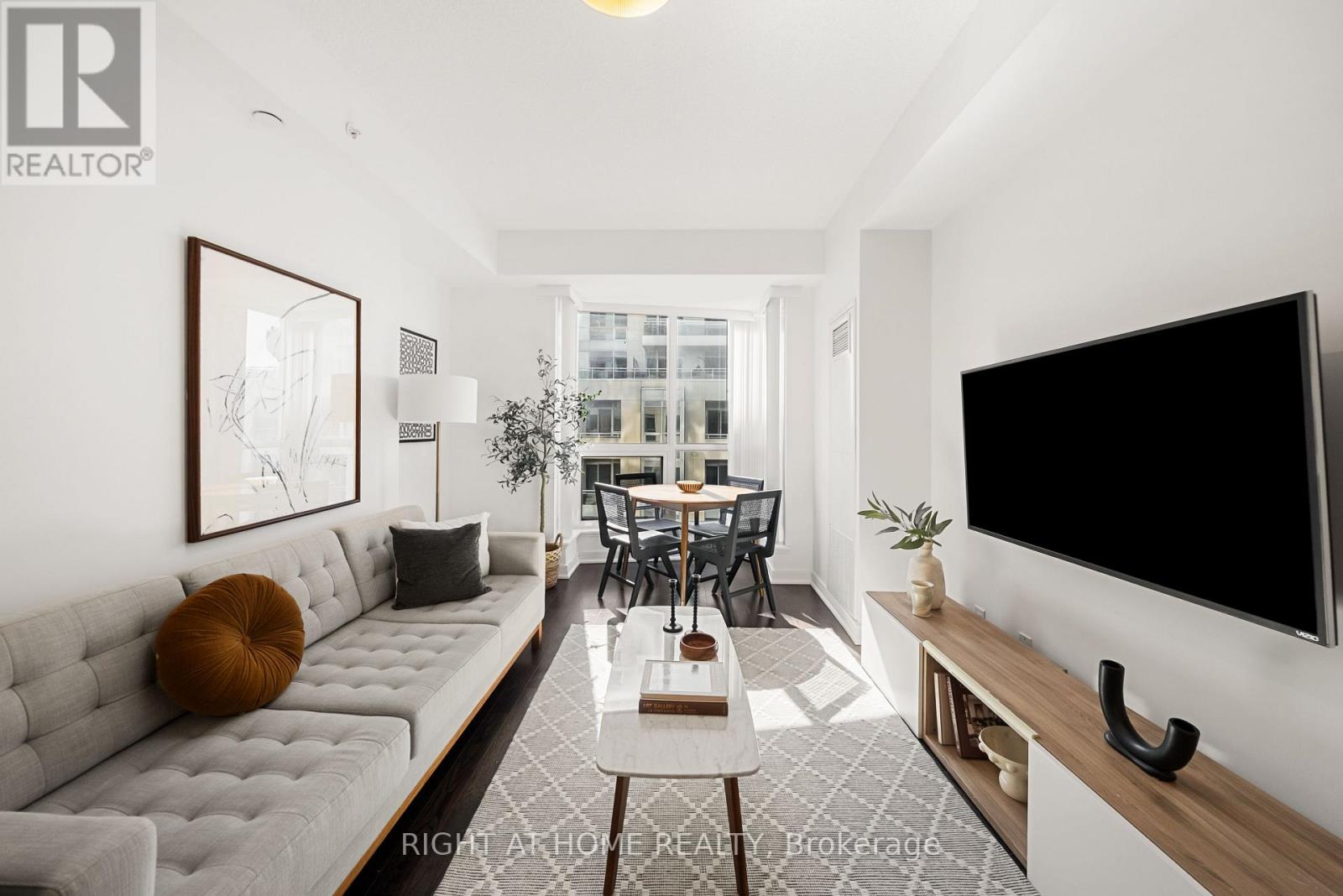 610 - 9201 YONGE STREET Property Photo 1