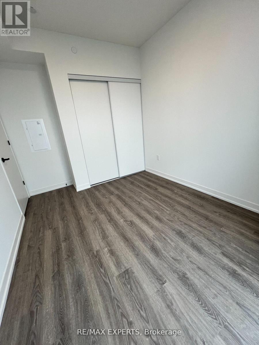 2803 - 8 Interchange Way Property Photo 6