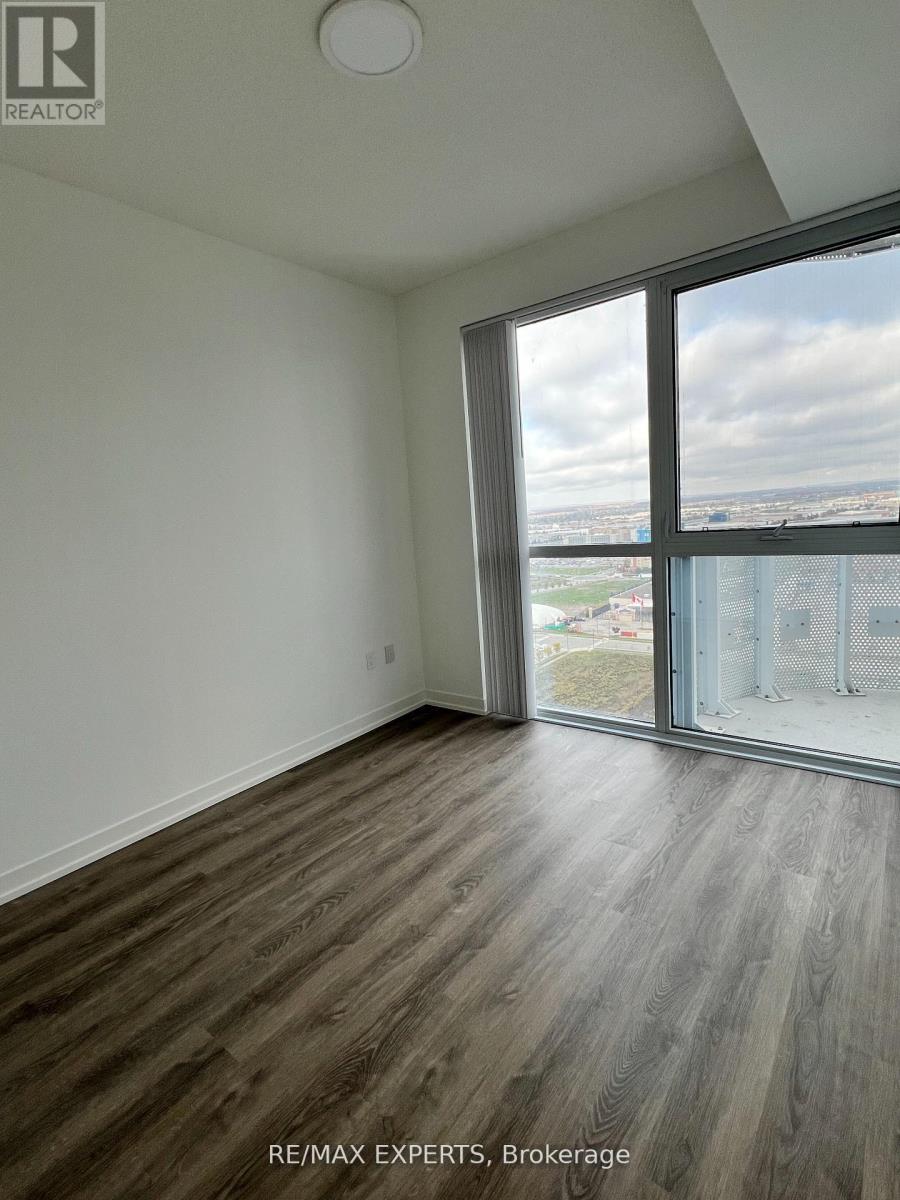 2803 - 8 Interchange Way Property Photo 10