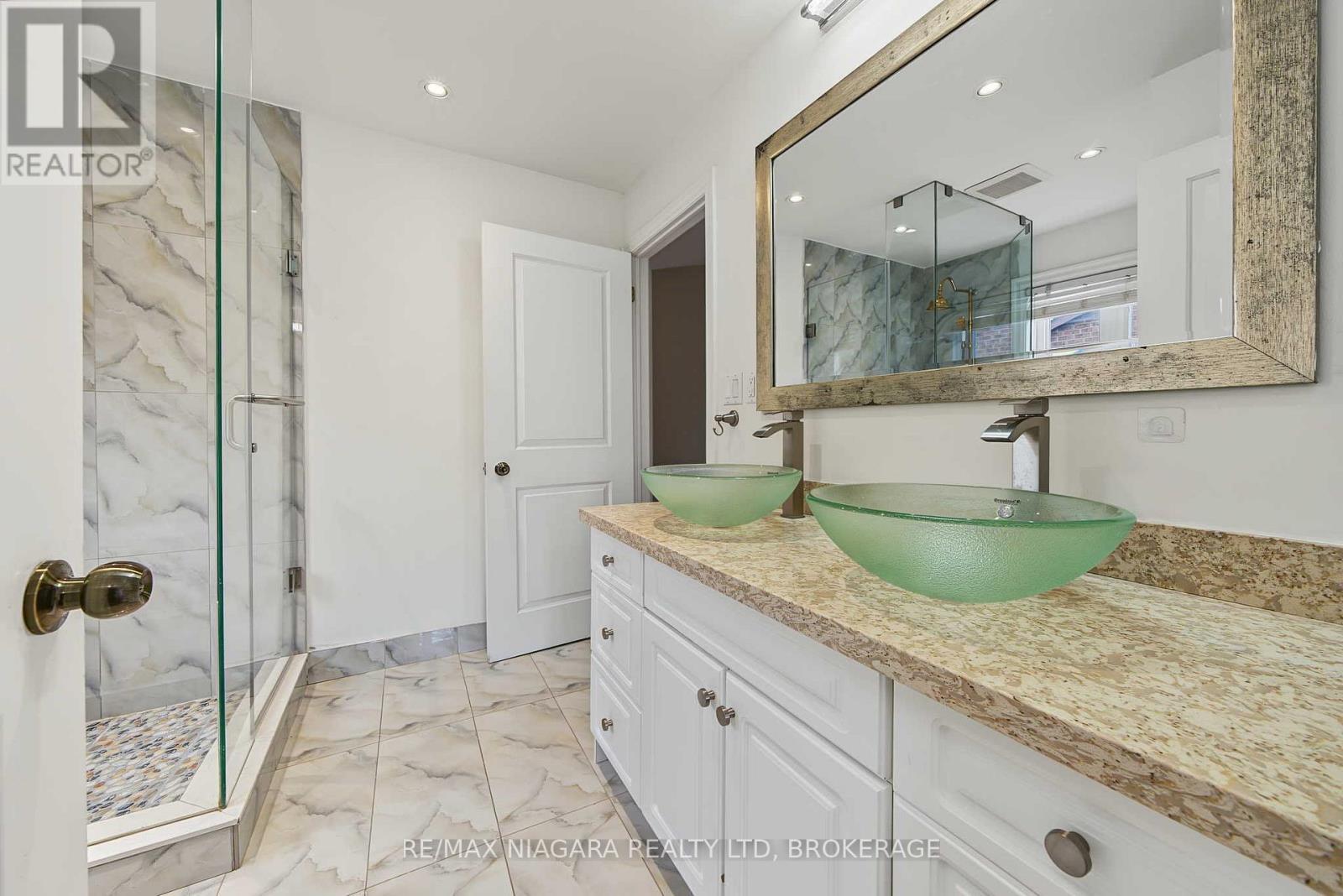 2 Aitken Circle Property Photo 32