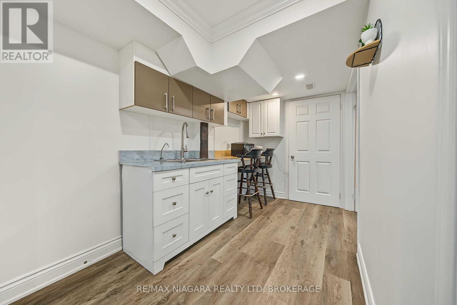 2 Aitken Circle Property Photo 44