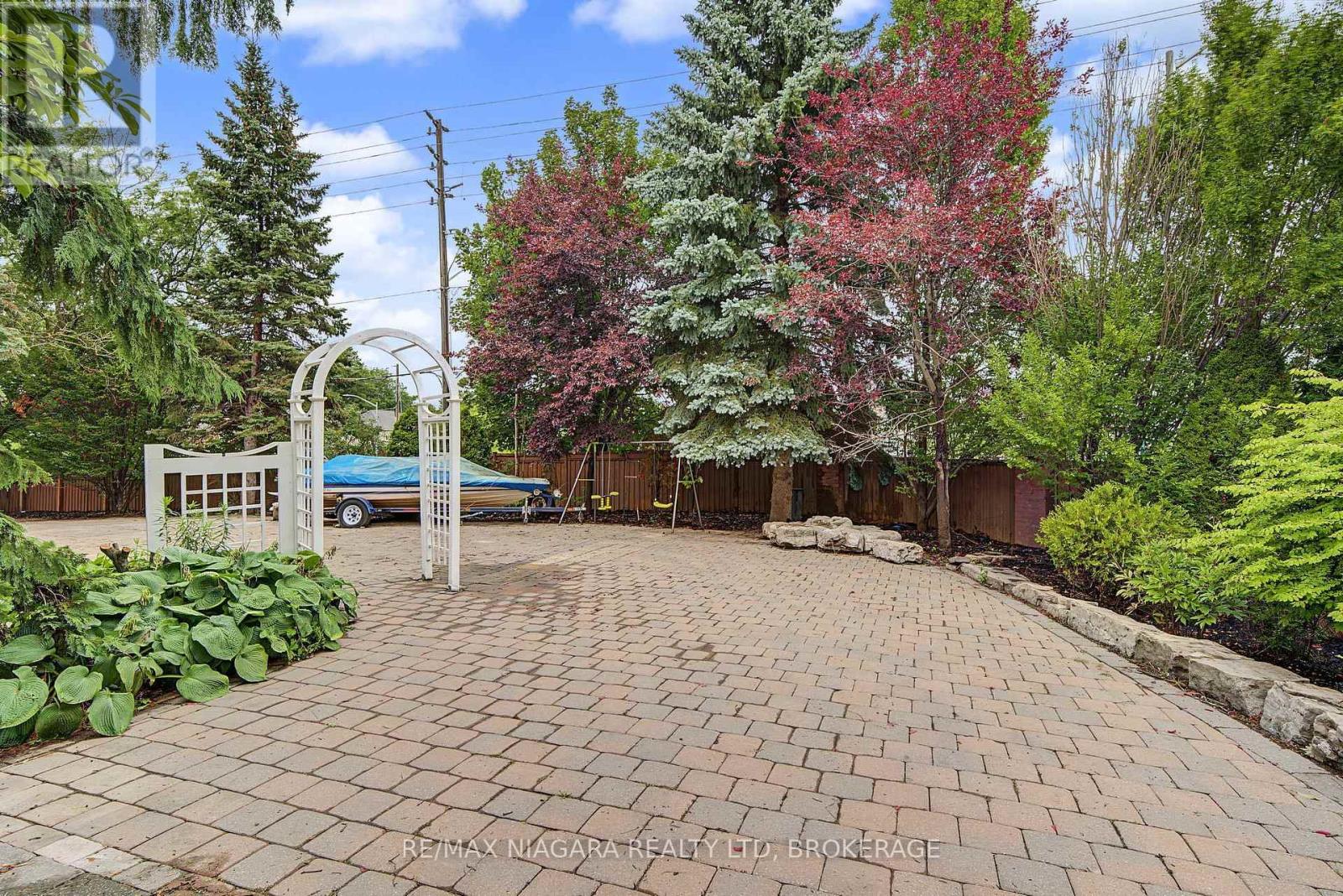 2 Aitken Circle Property Photo 49