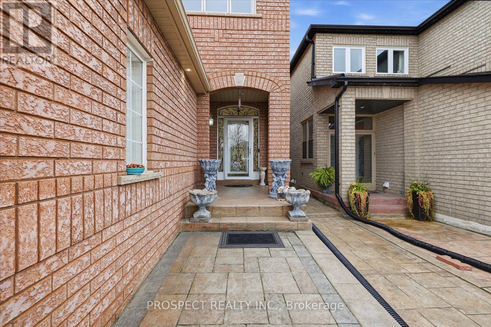 218 Sylwood Crescent Property Photo 2