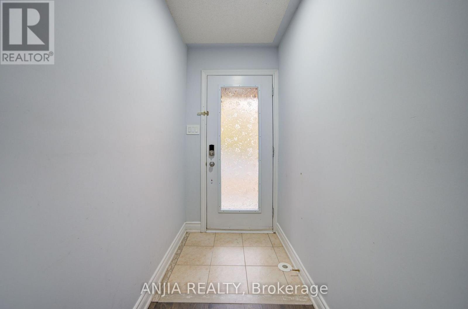 2434 Bur Oak Avenue Property Photo 4