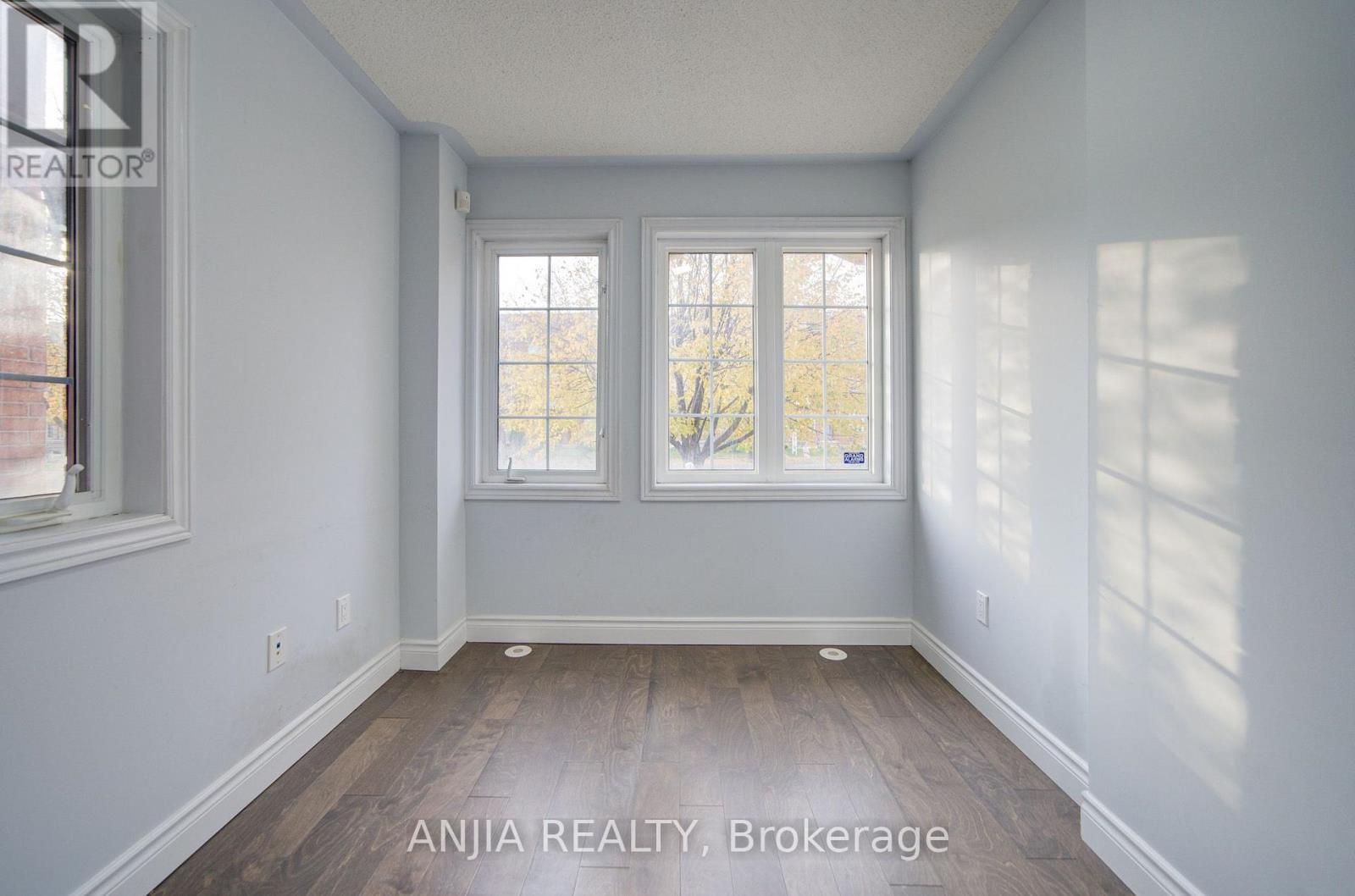 2434 Bur Oak Avenue Property Photo 9