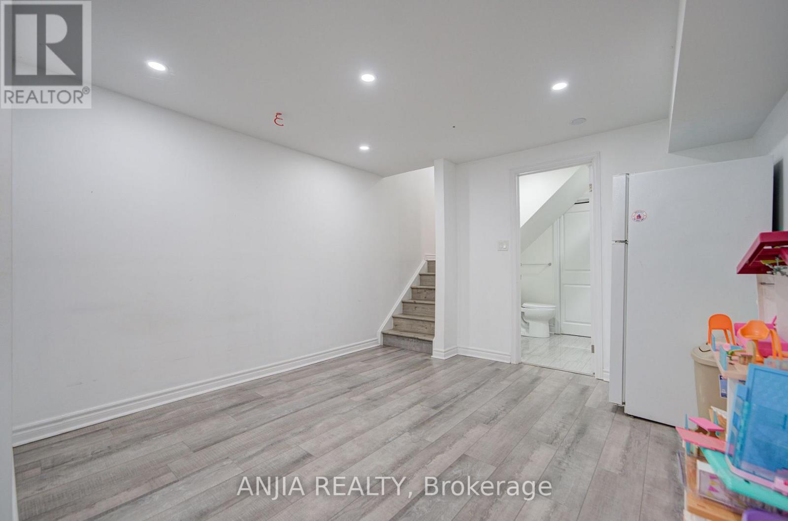 2434 Bur Oak Avenue Property Photo 14