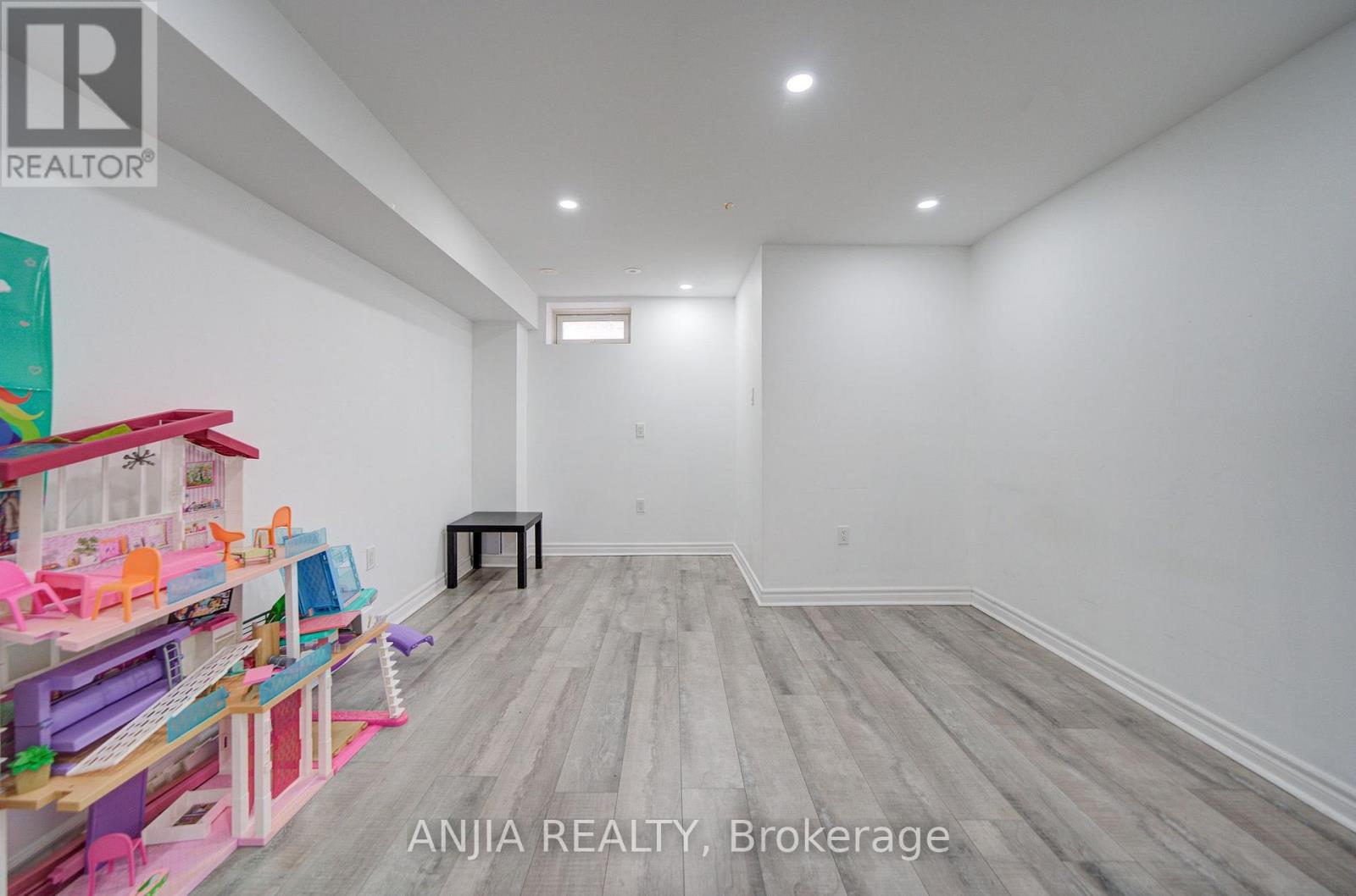2434 Bur Oak Avenue Property Photo 15