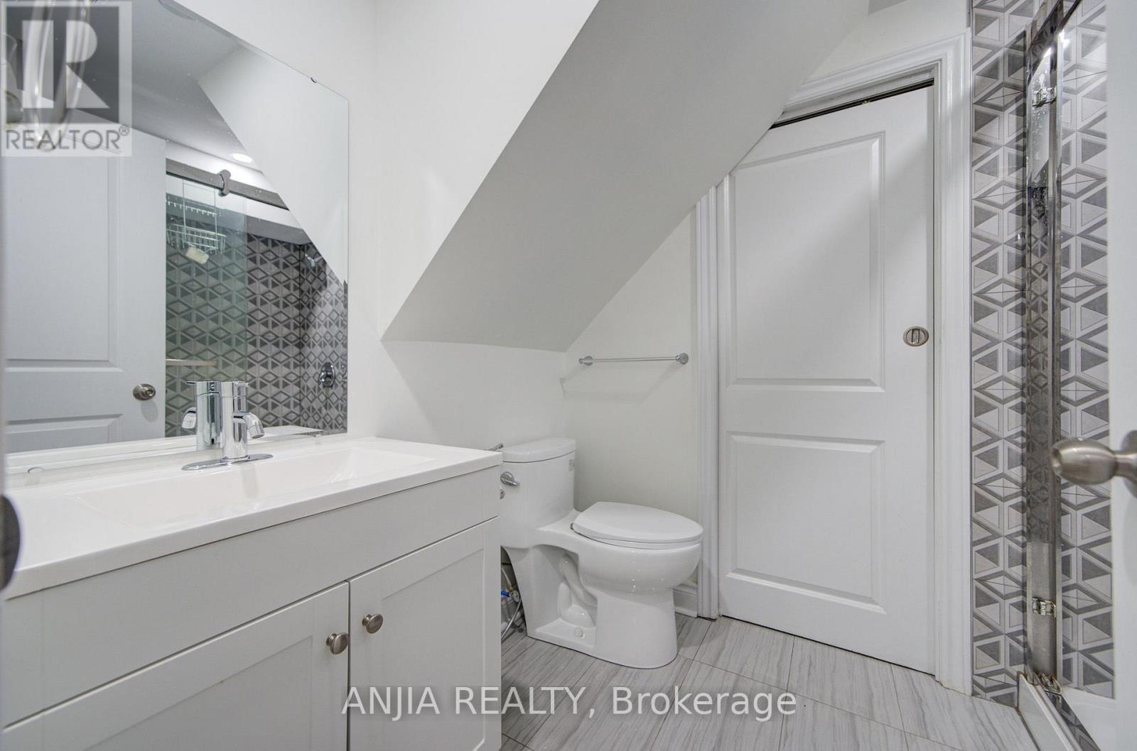 2434 Bur Oak Avenue Property Photo 16
