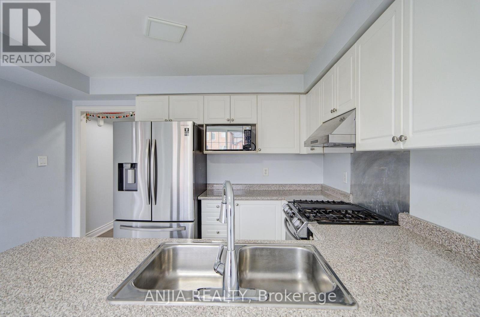 2434 Bur Oak Avenue Property Photo 27