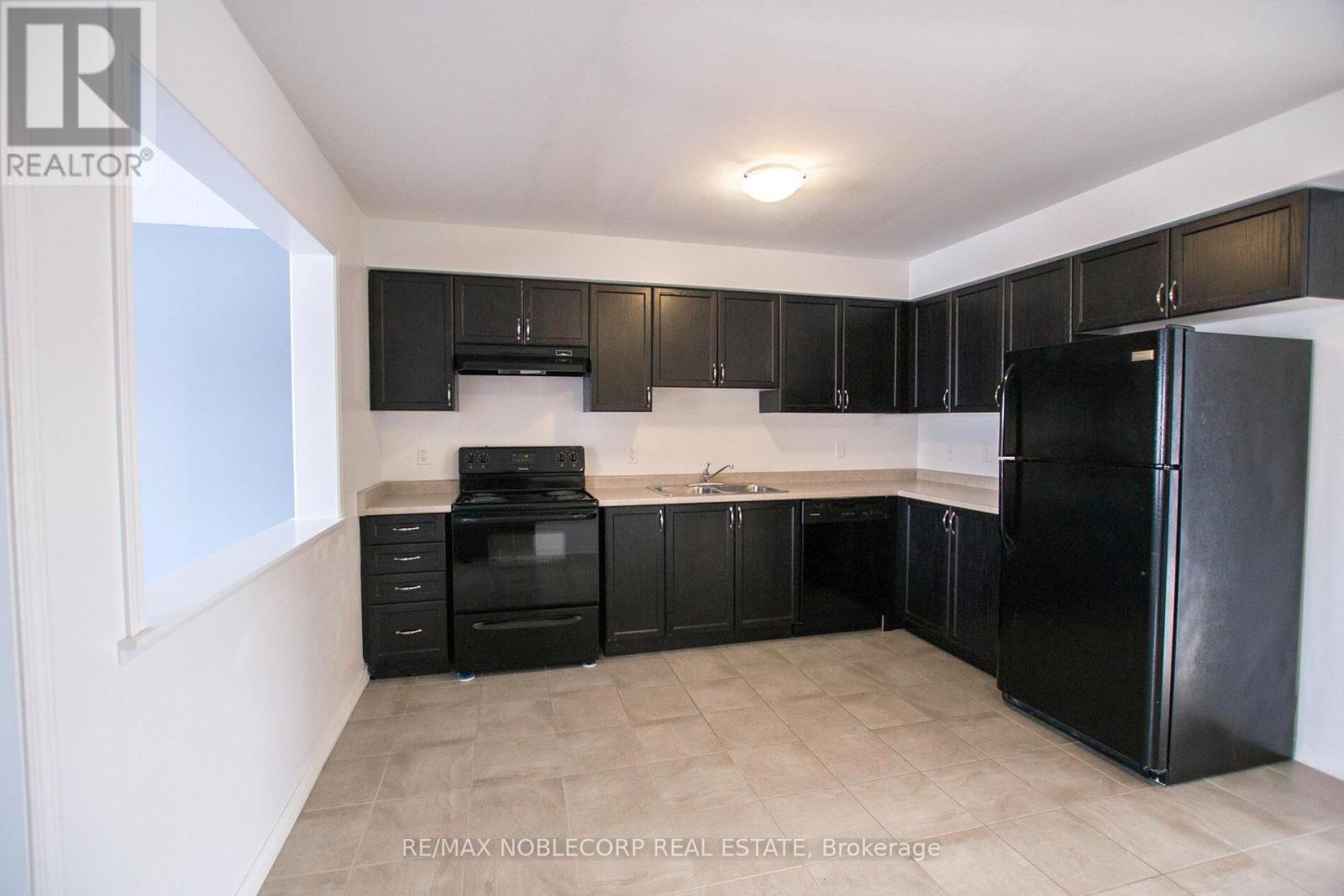 1287 Coleman Crescent Property Photo 3