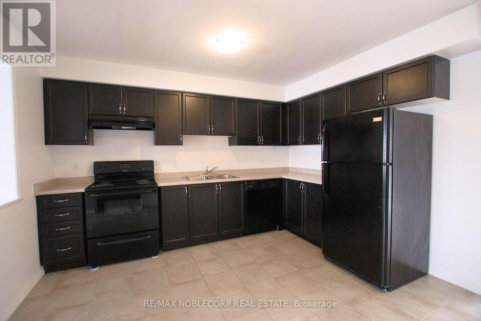 1287 Coleman Crescent Property Photo 4