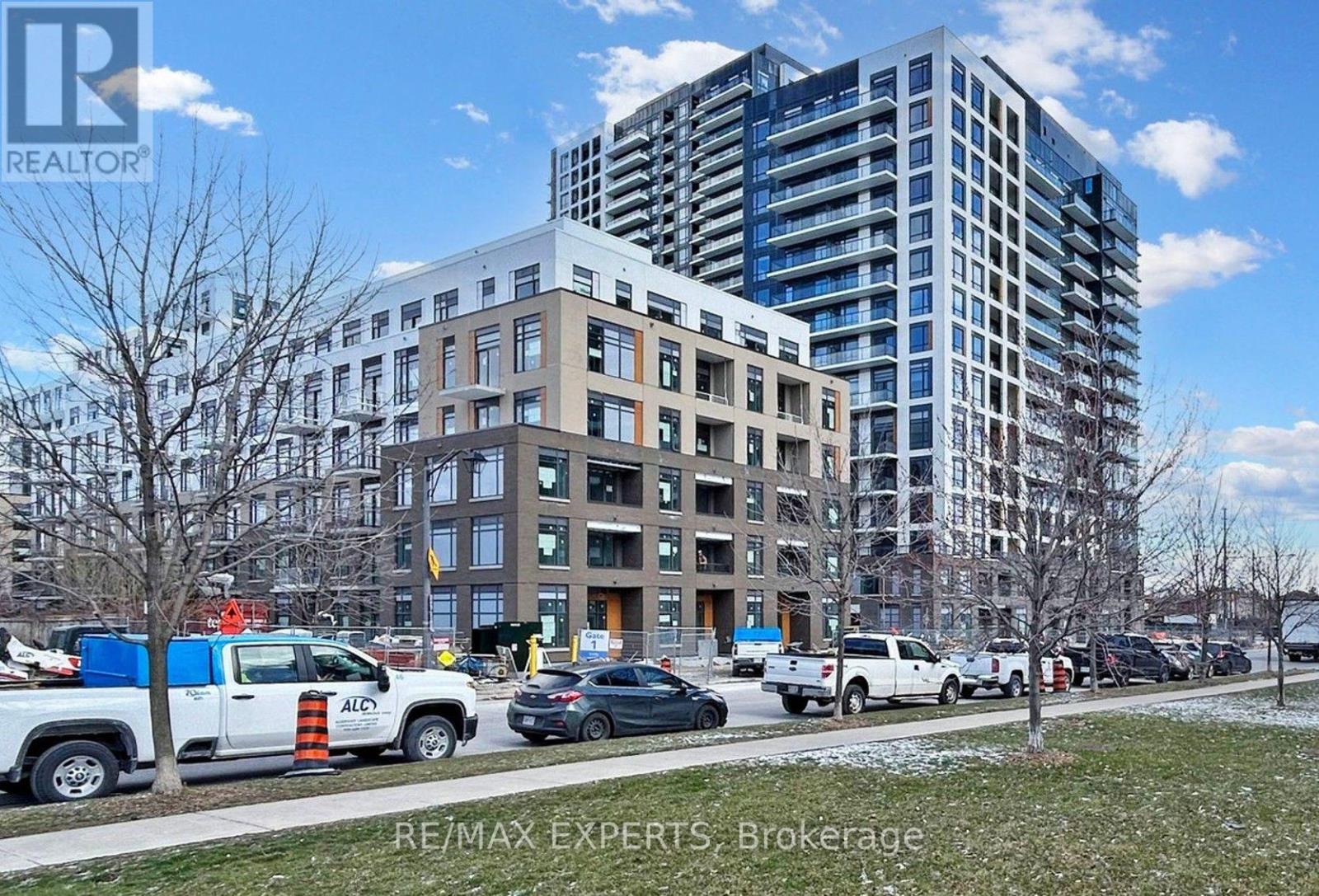 B-808 - 7950 BATHURST STREET Property Photo 1