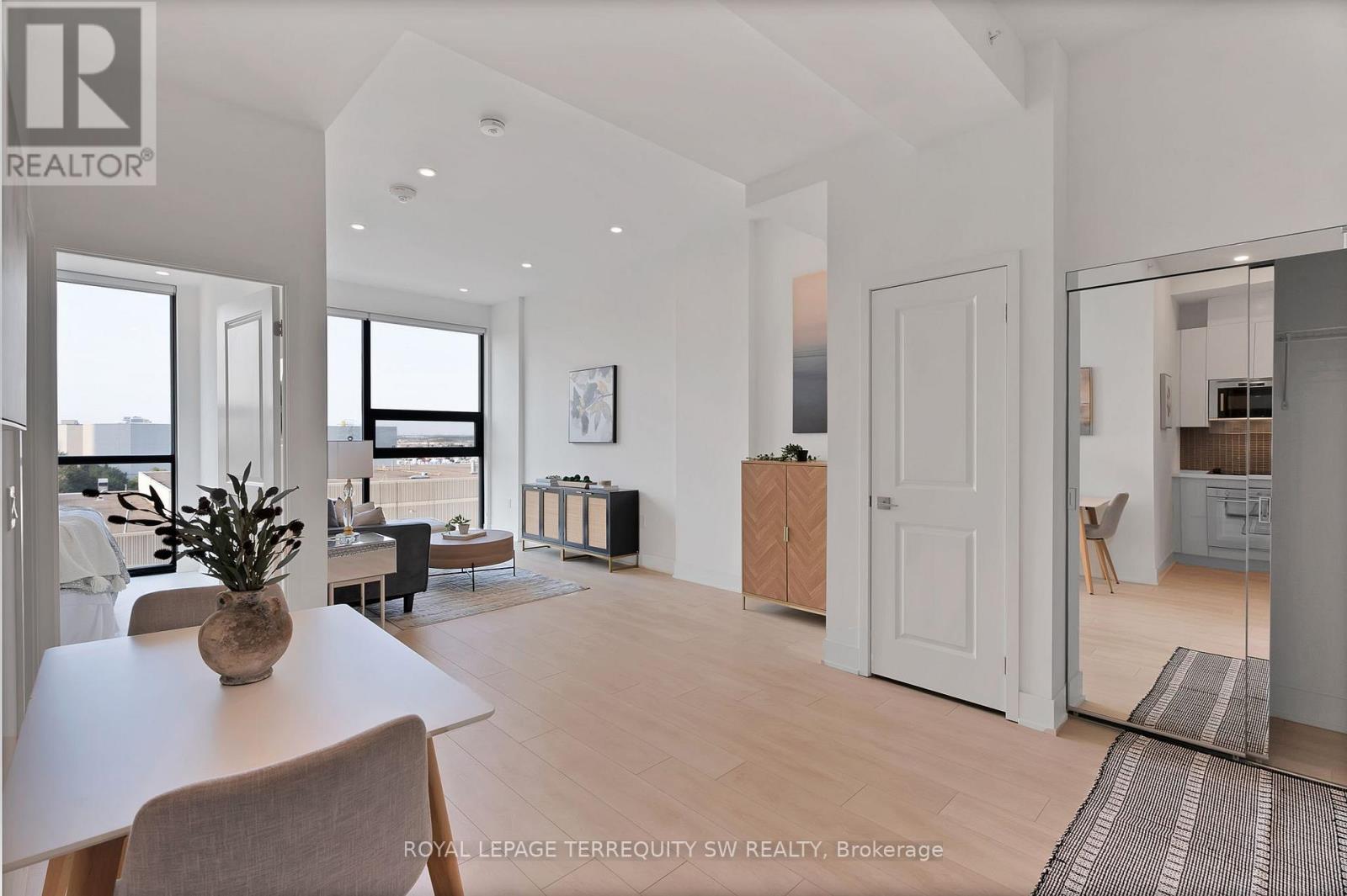 515 - 2916 HIGHWAY 7 Property Photo 1