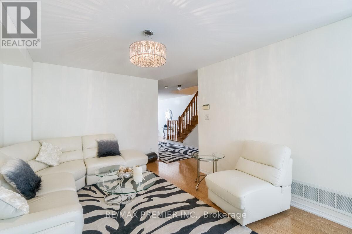 193 Roxbury Street Property Photo 6