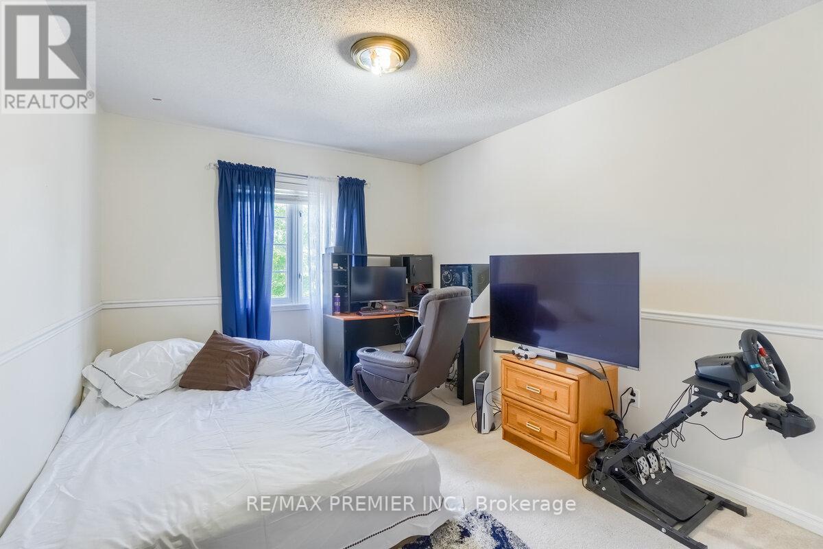 193 Roxbury Street Property Photo 25