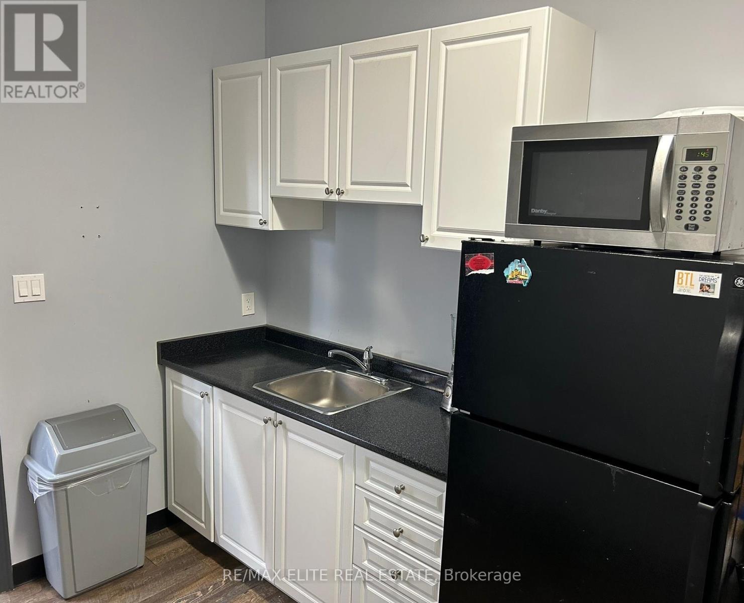 4-a - 7310 Woodbine Avenue E Property Photo 7