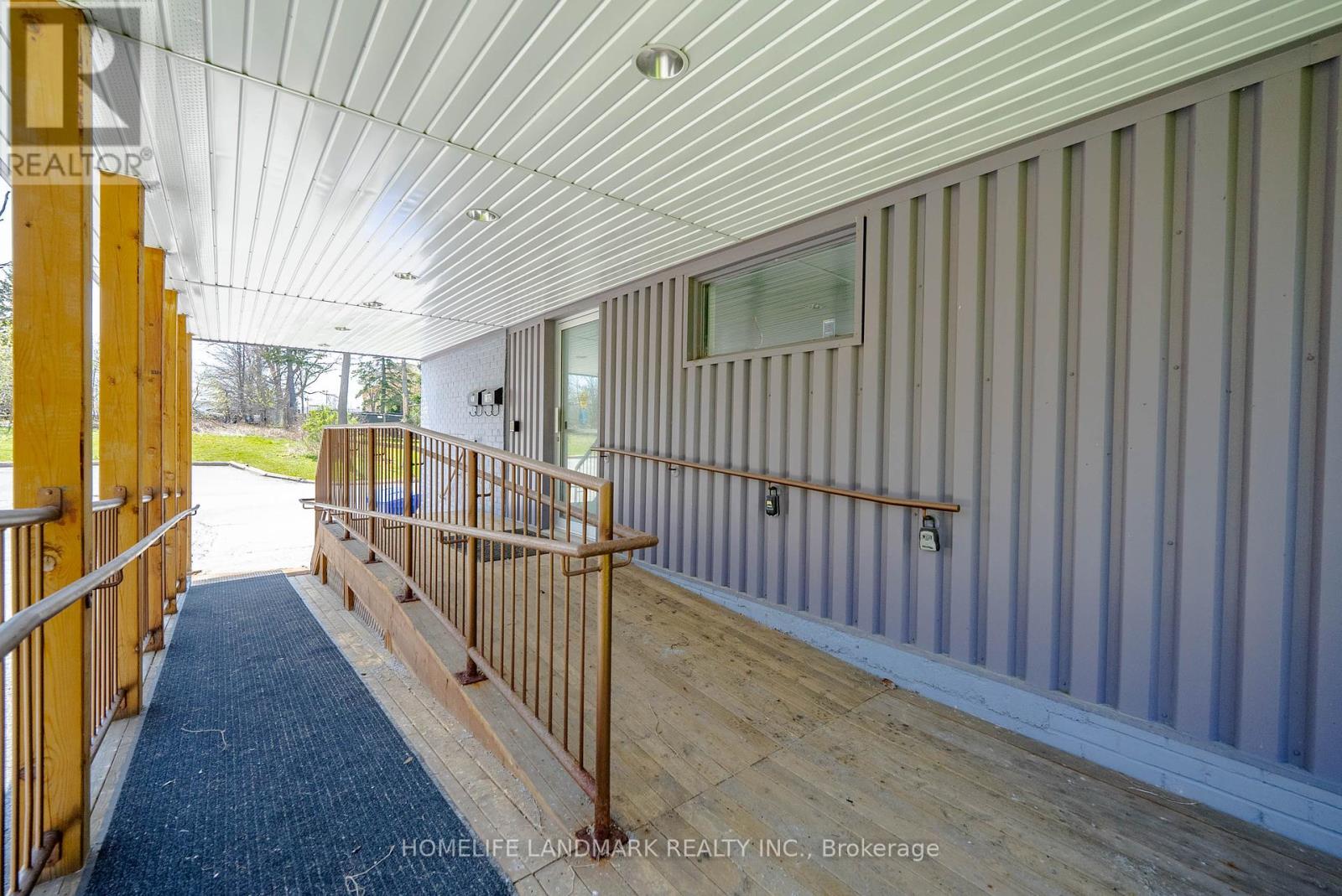 Lower - 41 Main St Unionville Property Photo 5